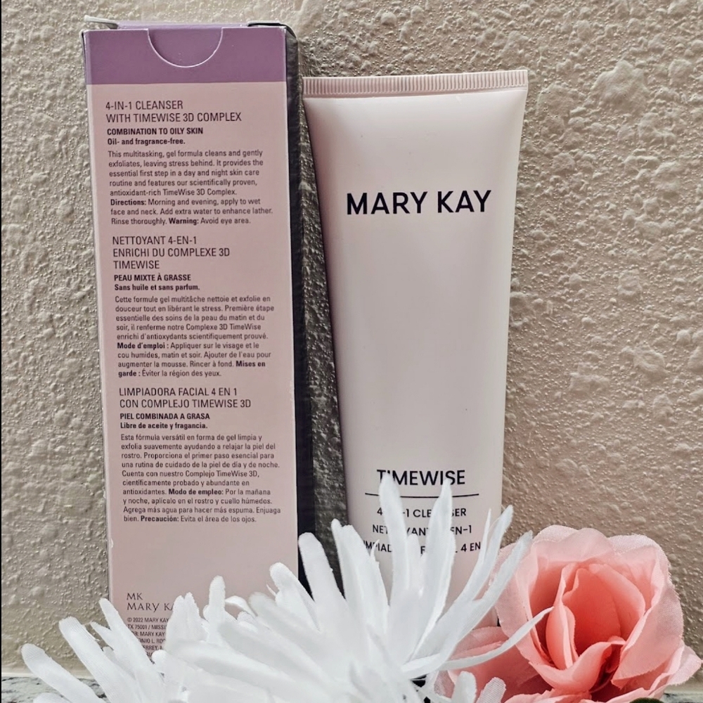 MARY KAY TIME WISE 4-IN 1 CLEANSER  WITH TIMEWISE 3D COMPLEX COMBINATION TO OILY